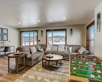 Castle Rock and Buckhorn Beach Lake Home - New Lisbon - Living room