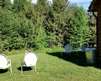 Serene Country Cabins 3 in Hyde Park, VT - Hyde Park - Patio