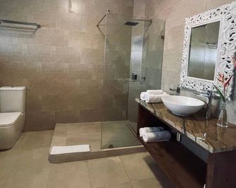 Sun Properties and Resort Hotel - Beau Vallon - Bad