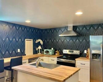 Near Red Rocks, Denver, Easy I-70 Access To Mountains Towns - Wheat Ridge