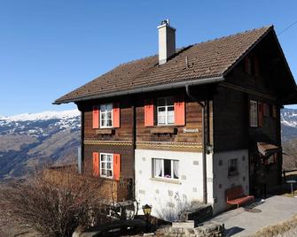 Attractive holiday home with a beautiful view - Domleschg - Edificio