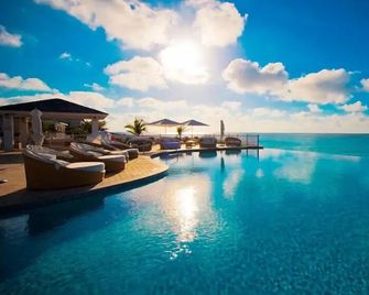 Luxury Custom Villa 210 At Resorts World - Bailey Town - Piscina