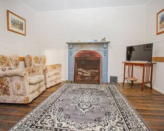 Rosedale Cottages - Taranna - Living room
