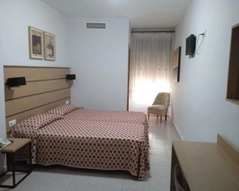 Hotel Royal - רונדה - חדר שינה