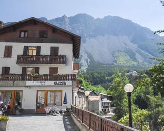 Albergo Alpina - Bormio - Gebäude
