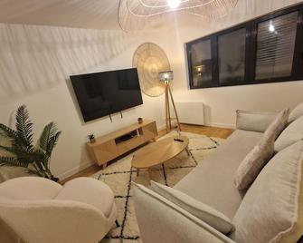 Appartement Enghien-les-Bains à 7 min du Casino Barrière - Enghien-les-Bains - Sala de estar