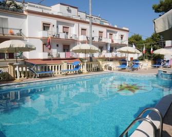 Hotel Pineta - Vico del Gargano - Piscina