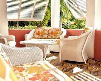 Royal Palms Hotel - המילטון - מרפסת