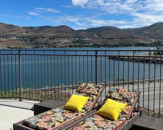 Floating Over The Water! - Chelan - Balcón