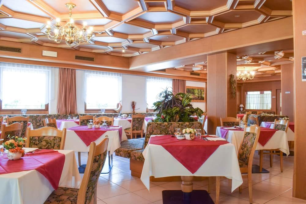 Hotel Scoiattolo - Falcade - Feestzaal