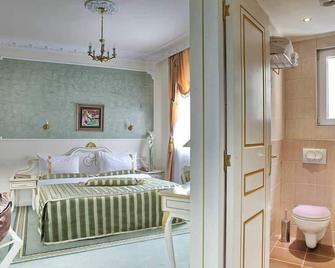 Queen's Astoria Design Hotel - Belgrad - Schlafzimmer