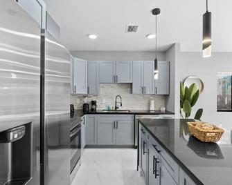 Charming Studio 5 Minutes From Wynwood - Miami - Kitchen
