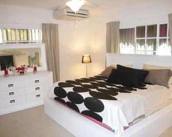 El Almendro Villa - Baní - Bedroom