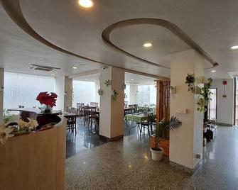 Ladybird Hotel - Shillong - Lobby