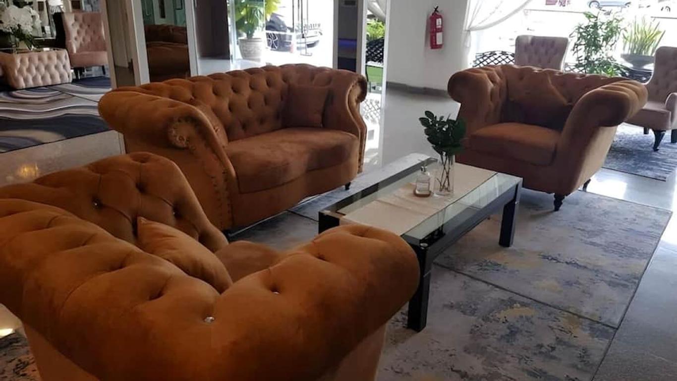 Queenspark Lovita Hotel