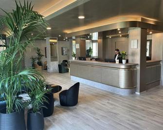 Hotel Embassy - Pero - Front desk