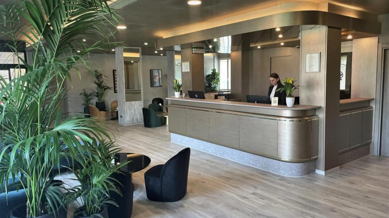 Hotel Embassy