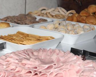 Bica Pau Hotel - Caldas Novas - Buffet
