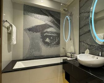 4leisure Suites Damac Esclusiva Towers - Riyadh - Bathroom