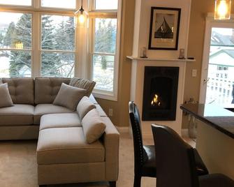 Premiere Lake Michigan view Condo - Manistee - Living room