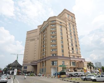 Imperial Riverbank Hotel Kuching - Kuching - Budova