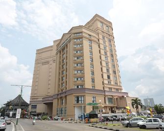 Imperial Riverbank Hotel Kuching - Kuching - Building