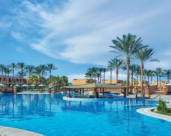 Spacious 3-Room Getaway | Reef Diving, Pools, Beachside Dining, Spa & Kids' Club - Port el Ghalib - Pool