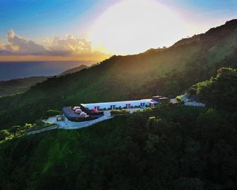 Unique igloo/Ocean View and Heated Pool - Añasco