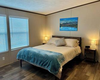 Spacious 4BR, 2BA Close to Elephant Butte Lake, and the Golf Course! - Elephant Butte - Bedroom
