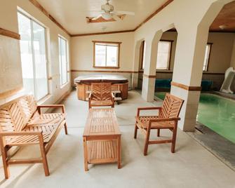 Private Pool and Hot Tub, 4-bedroom Stay - Provo