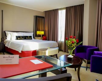 Zurich Hotel Balikpapan - Balikpapan - Soverom