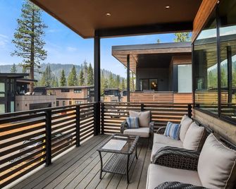 Enjoy Paradise | Hot Tub, Bike & Beach Equipment! - Olympic Valley - Balkon