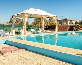 Amazing home in Sanlucar La Mayor with WiFi, Outdoor swimming pool and 3 Bedrooms - Sanlúcar la Mayor - Pool