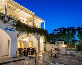 Hotel Eucalyptus - Mesaria - Innenhof