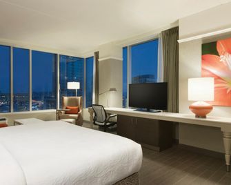 Hilton Garden Inn Calgary Downtown - Calgary - Bedroom
