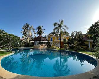 Comfortable 2 BHK with pool Betalbatim Beach - Majorda Beach - Piscină