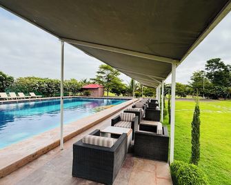 Deora Resort and Hotel - Jodhpur - Bể bơi
