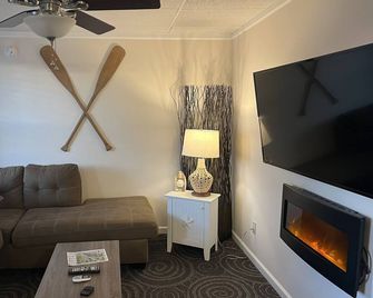 The Beachside Co - Sylvan Beach - Sala de estar