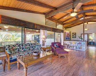 Kailua-Kona Coastal Refuge with Lanai and Ocean Views! - Kailua-Kona - Salon