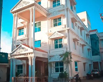 Kumaran Residency - Kāraikāl - Edificio