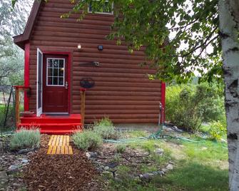 Quiet cabin located in NW Montana, minutes from town with easy access. - Eureka - Building