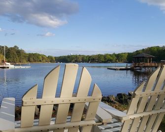 Lake Front Getaway, Family Friendly. - Mooresville - Pool