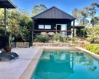 Birds Heaven Mareeba ‘Grevillea Retreat’ - Mareeba