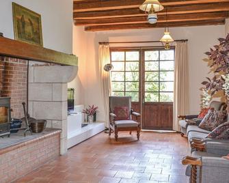 Beautiful Home In Durfort Lacapelette - Durfort-Lacapelette - Sala de estar