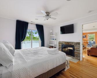 Relaxing Riverfront Family Escape w Private Dock - Ashland City - Habitación