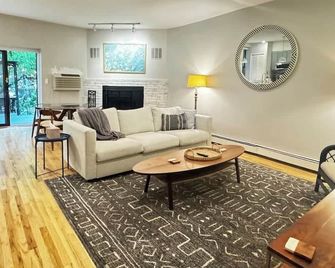 Central Boerum/Cobble Hill | Large Garden - Brooklyn - Living room