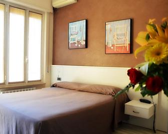 Hotel Posta - Ventimiglia - Bedroom