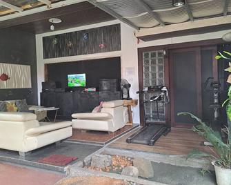 Tribal Bliss Private Resort in Lipa Batangas, a privat Guest Room with Pool - Lipa City