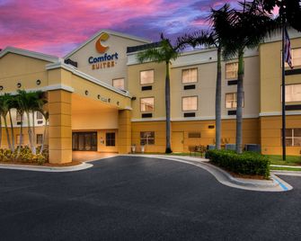 Comfort Suites Vero Beach I-95 - וורו ביץ' - בניין