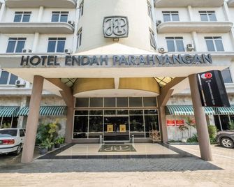 Capital O 2239 Hotel Endah Parahyangan - Bandung - Edificio